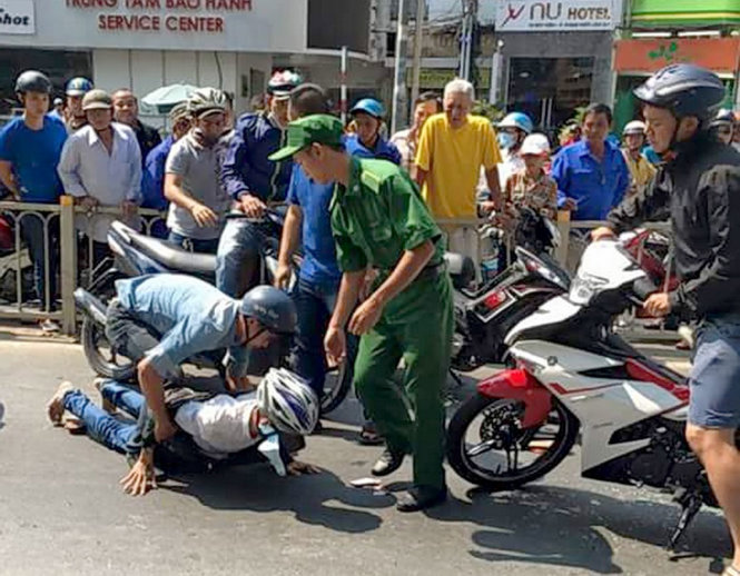 đ&aacute;nh cướp